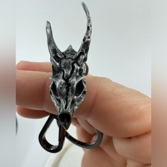 Black Dragon Skull Keychain - Picture 10 of 12